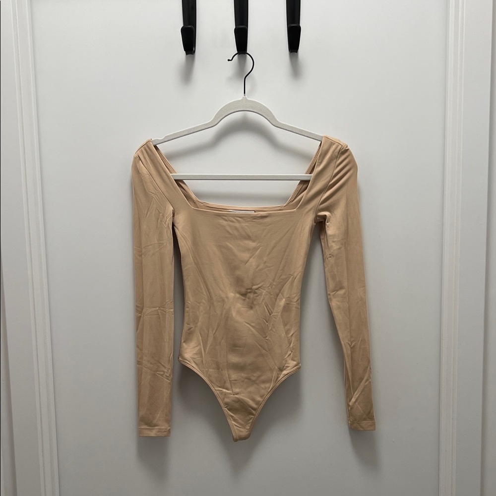 Aritzia Babaton Contour Square Neck Tan Long Sleeve Bodysuit